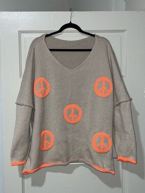 Relaxed Beige V-Neck Sweater with Neon Orange Peace Motifs
